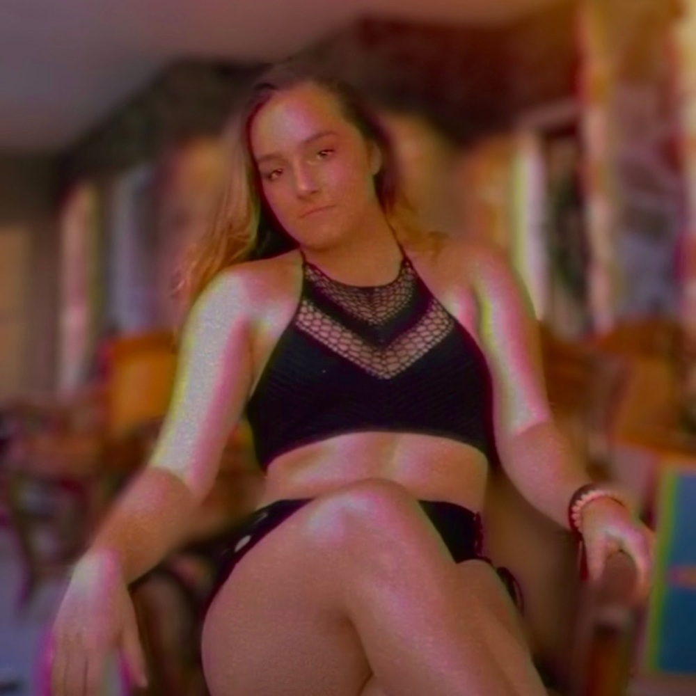 Meet your Posher, Vivian